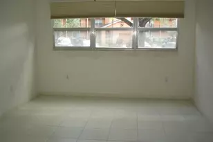 571 SW 142nd Ave, Hollywood, FL 33027 - Photo 9