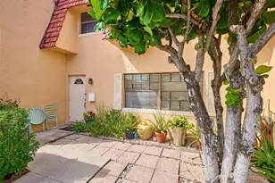 33 Spinning Wheel Ln, Tamarac, FL 33319 - Photo 3