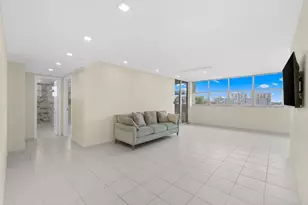 100 Golden Isles Dr, Hallandale Beach, FL 33009 - Photo 19