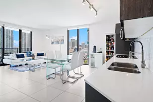 31 SE 6th St, Miami, FL 33131 - Photo 1