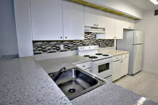 18860 NW 57th Ave, Hialeah, FL 33015 - Photo 19