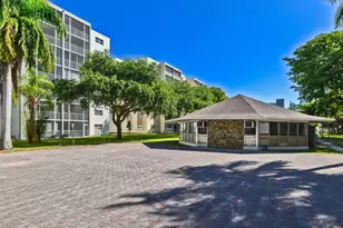 1001 NE 14th Ave, Hallandale Beach, FL 33009 - Photo 35