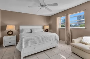 1001 NE 14th Ave, Hallandale Beach, FL 33009 - Photo 23