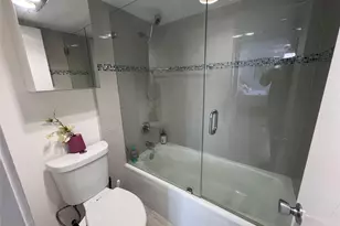 3731 N Country Club Dr, Aventura, FL 33180 - Photo 31