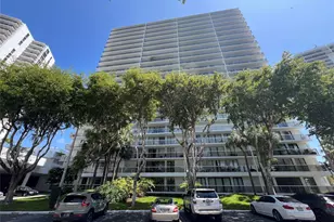 3731 N Country Club Dr, Aventura, FL 33180 - Photo 3