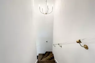 20329 W Country Club Dr, Miami, FL 33180 - Photo 19