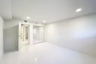 20329 W Country Club Dr, Miami, FL 33180 - Photo 15