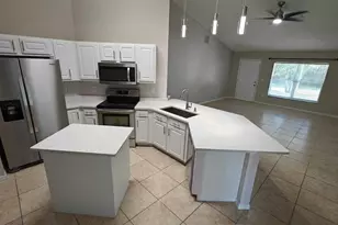 585 NW Floresta Dr, Port Saint Lucie, FL 34983 - Photo 5