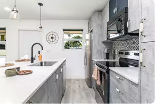 2648 NW 9th Ln, Fort Lauderdale, FL 33311 - Photo 11