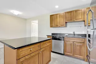 275 Markham M, Deerfield Beach, FL 33442 - Photo 7