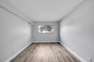 1021 Crystal Lake Dr, Pompano Beach, FL 33064 - Photo 9