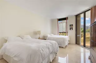 20191 E Country Club Dr, Miami, FL 33180 - Photo 17