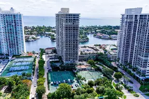 20191 E Country Club Dr, Miami, FL 33180 - Photo 33