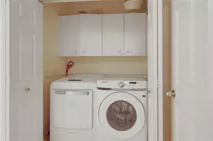 20191 E Country Club Dr, Miami, FL 33180 - Photo 19