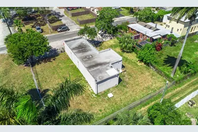 126 NE 1st Avenue, Dania, FL 33004 - Photo 13