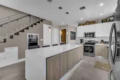 807 SW 7th Avenue, Fort Lauderdale, FL 33315 - Photo 9