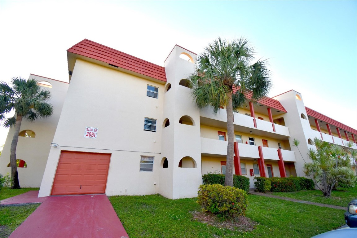 3051 Sunrise Lakes Dr Unit #311 main architectural view