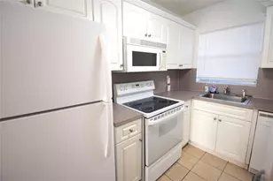 3051 Sunrise Lakes Dr Unit, Sunrise, FL 33322 - Photo 3