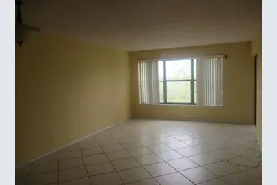 2314 S Cypress Bend Drive #613, Pompano Beach, FL 33069 - Photo 5