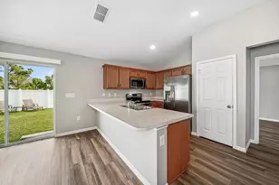 5485 NW Pine Trail Cir, Port Saint Lucie, FL 34983 - Photo 11