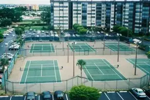 1000 St Charles Pl, Pembroke Pines, FL 33026 - Photo 15