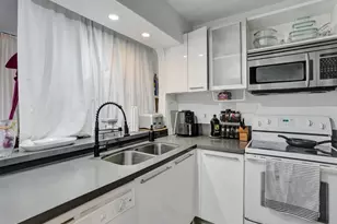 555 NE 15th St, Miami, FL 33132 - Photo 15