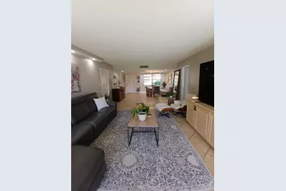 907 Cypress Terrace #104, Pompano Beach, FL 33069 - Photo 5