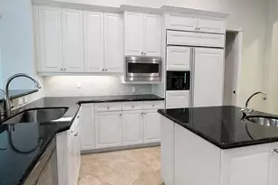 10897 Canary Island Ct, Plantation, FL 33324 - Photo 5