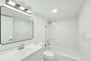 1000 St Charles Pl, Pembroke Pines, FL 33026 - Photo 21