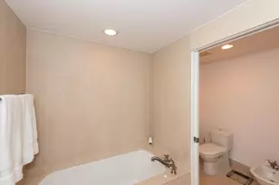 6899 Collins Ave, Miami Beach, FL 33141 - Photo 15