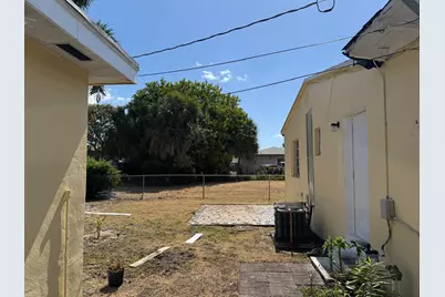 958 W 4th Street, Riviera Beach, FL 33404 - Photo 11