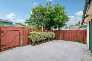 1091 Manor Dr, Palm Springs, FL 33461 - Photo 21