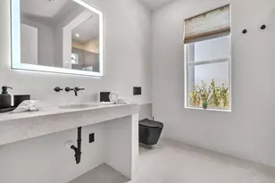 120 NE 25th St, Miami, FL 33137 - Photo 15