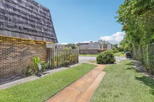 1660 Forest Lakes Cir, West Palm Beach, FL 33406 - Photo 39