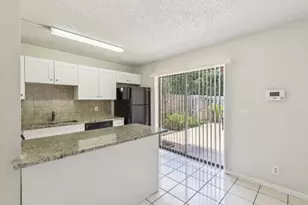 1660 Forest Lakes Cir, West Palm Beach, FL 33406 - Photo 13