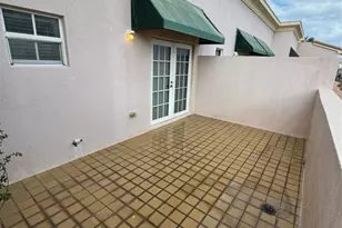 1033 NE 17th Way, Fort Lauderdale, FL 33304 - Photo 3