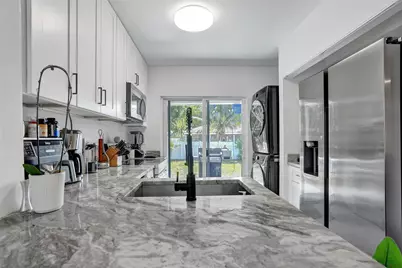 1590 NW 7th Lane, Pompano Beach, FL 33060 - Photo 11