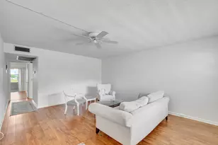 267 Wellington J, West Palm Beach, FL 33417 - Photo 3