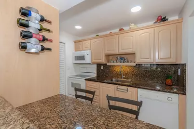 230 Lakeview Drive #201, Weston, FL 33326 - Photo 9