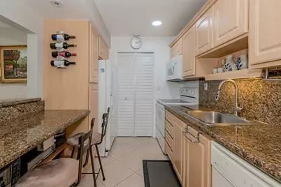 230 Lakeview Drive #201, Weston, FL 33326 - Photo 11