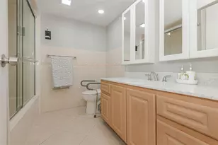 230 Lakeview Dr, Weston, FL 33326 - Photo 23