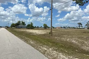 537 NW 15th Terrace, Cape Coral, FL 33993 - Photo 5