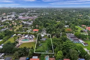 477 NE 154th St, Miami, FL 33162 - Photo 9