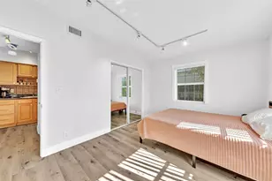 805 NE 17th Ave, Fort Lauderdale, FL 33304 - Photo 9