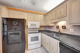 2841 Somerset Dr, Lauderdale Lakes, FL 33311 - Photo 9