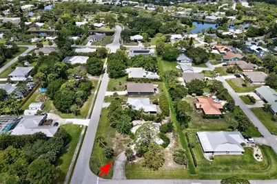 702 Lake Drive, Sebastian, FL 32958 - Photo 3