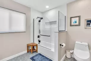 1311 NE 42nd St, Oakland Park, FL 33334 - Photo 45