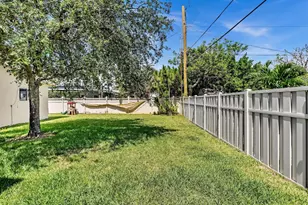 1311 NE 42nd St, Oakland Park, FL 33334 - Photo 49