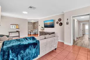 1311 NE 42nd St, Oakland Park, FL 33334 - Photo 15