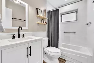 1311 NE 42nd St, Oakland Park, FL 33334 - Photo 31